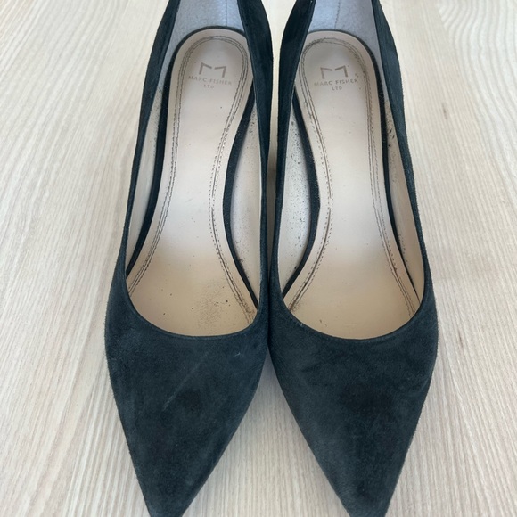 Marc Fisher Zala block heel. Black. 2 3/4" heel. Very good condition. Size 9.5. - Picture 2 of 7